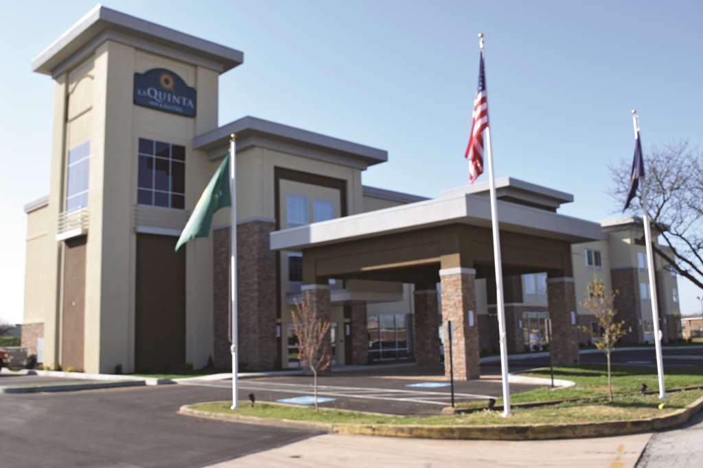 La Quinta By Wyndham York Hotel Exterior photo