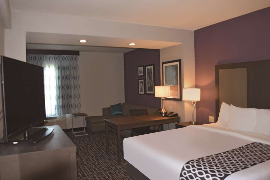 La Quinta By Wyndham York Hotel Room photo