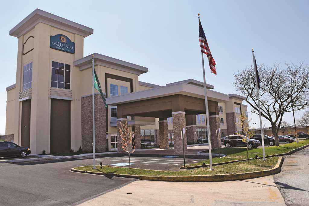 La Quinta By Wyndham York Hotel Exterior photo