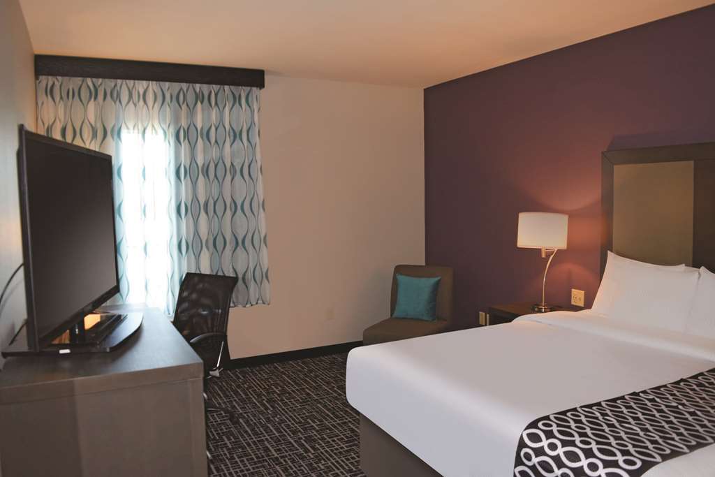 La Quinta By Wyndham York Hotel Room photo